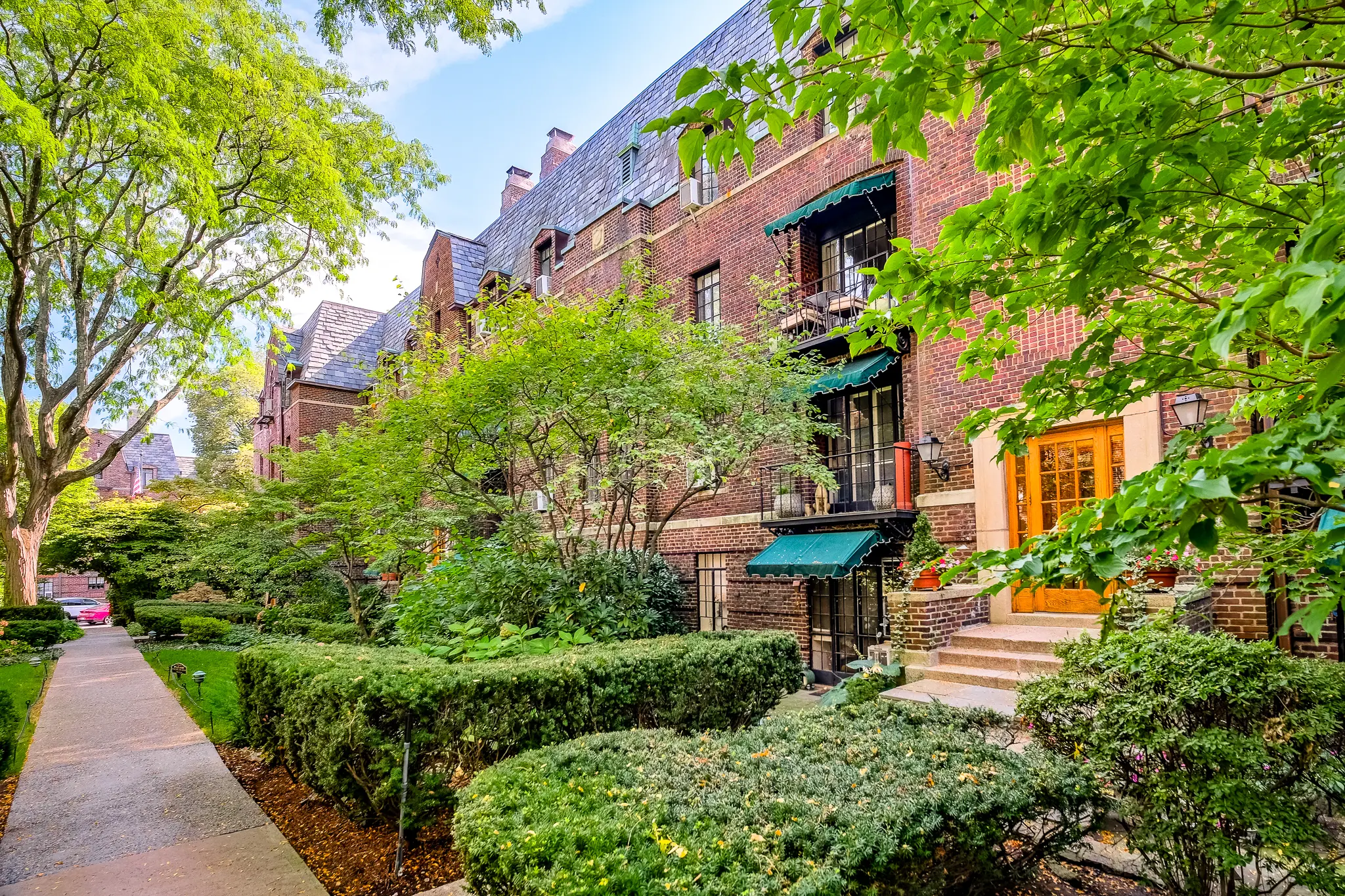 The walkway through the Broadlawn.